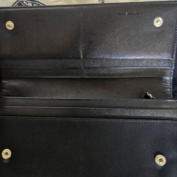Prada Black Tri-Fold Wallet Tessuto Nylon out, Leather In! Exceptional condition - Picture 4 of 5